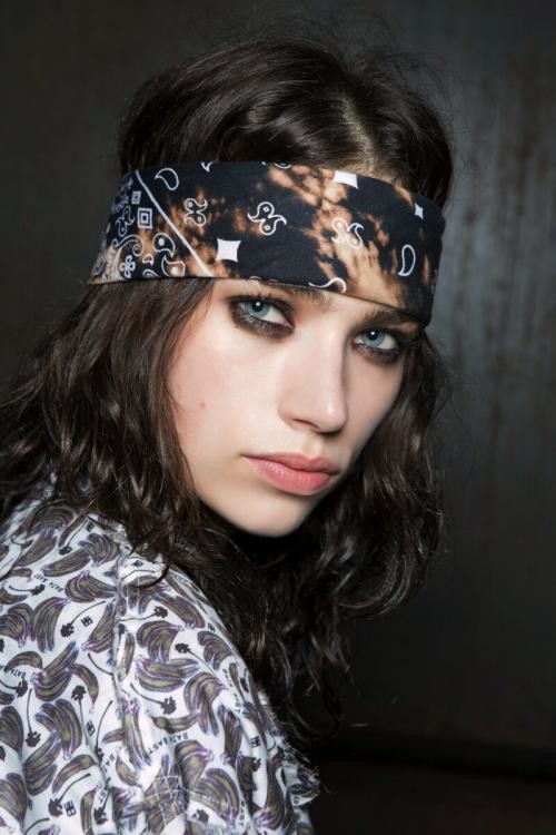 Какие продукты для макияжа рекомендуются для нависших век. Макияж для нависшего века и увеличения глаз