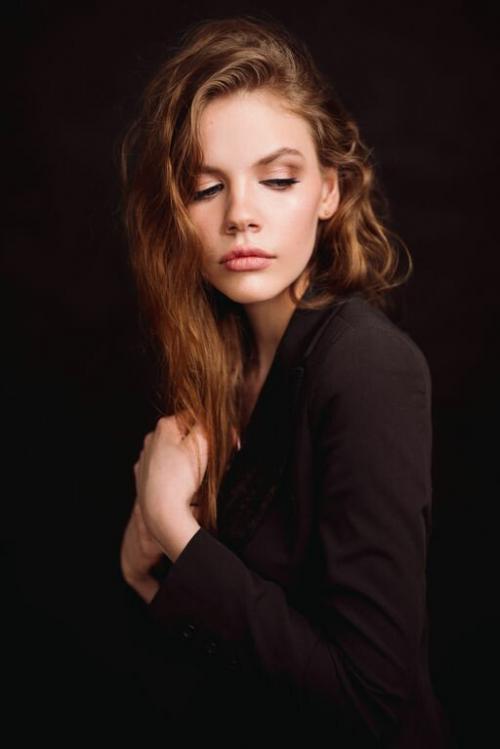 Как выбрать правильную тушь для ресниц, чтобы визуально увеличить глаза с нависшими веками. Макияж для нависшего века: главные правила и лучшие советы