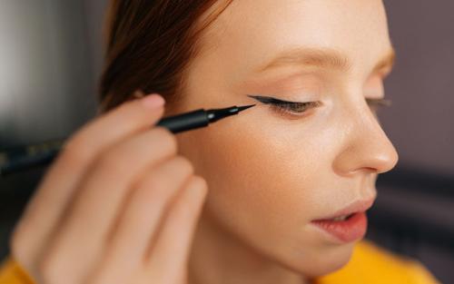 Современный макияж глаз: как сделать образ ухоженной женщины 29