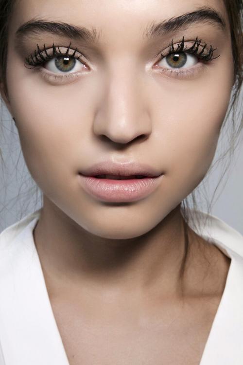 Как быстро и красиво выделить глаза с помощью туши. 6 вариантов макияжа глаз, которые можно создать с помощью туши