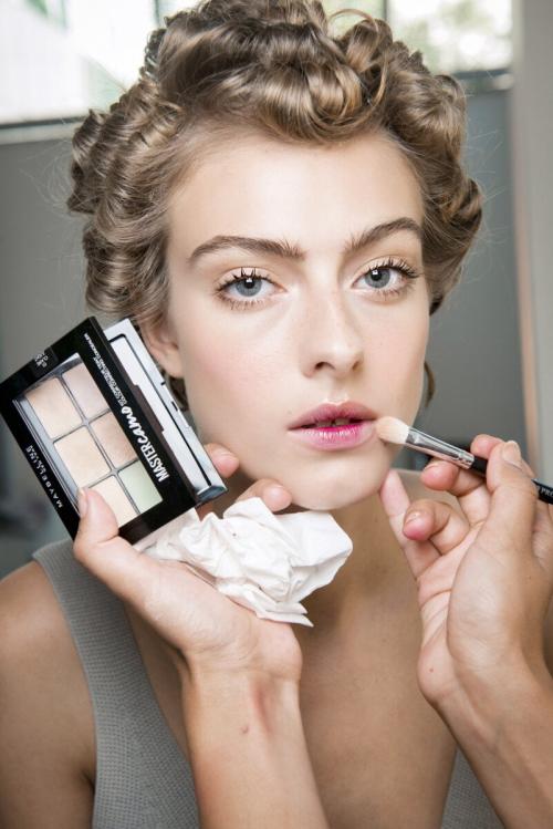 Как устранить ошибки в макияже глаз, если что-то пошло не так. Как правильно поправлять макияж?