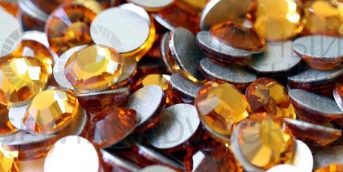 Профессиональные секреты: как правильно клеить стразы для глаз 09 Профессиональные секреты: как правильно клеить стразы для глаз 09