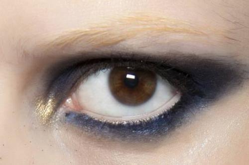 Смоки айс для карих глаз с нависшим веком. Эффектный smoky eyes: макияж для глаз с нависшим веком