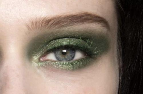 Какие оттенки теней подходят для зеленоглазых. Какими тенями красить зеленые глаза?