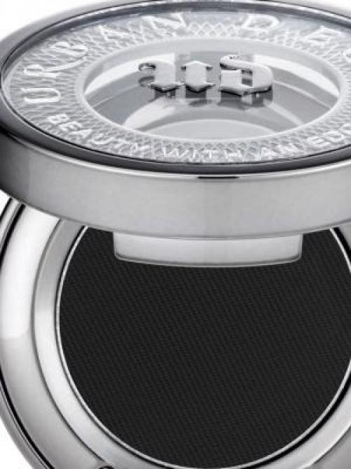 Как правильно наносить черные тени на веки. Как использовать черные тени?