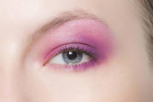 Какие основные техники нанесения теней существуют. Советы и техники: как правильно наносить тени на глаза