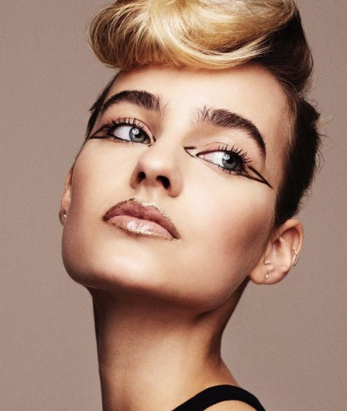 Как сделать идеальные стрелки с помощью теней. Как по линейке: учимся рисовать стрелки на глазах