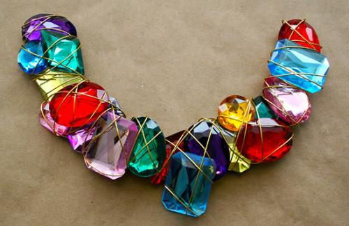 Как создать эффект ожерелья на веках с помощью страз и украшений. Колье-воротник своими руками