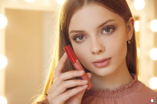 Какие основные шаги нанесения макияжа глаз. Как правильно наносить макияж? 5 этапов