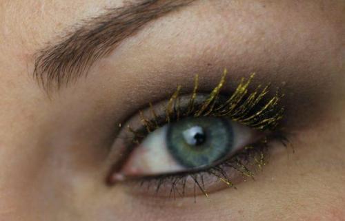 Как изменить цвет туши. Цветная тушь для ресниц: уместность и выбор