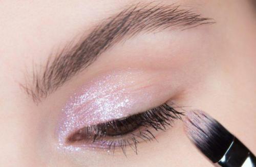 Как сделать тени для век более стойкими и яркими в течение дня. Как сделать тени ярче и насыщеннее?