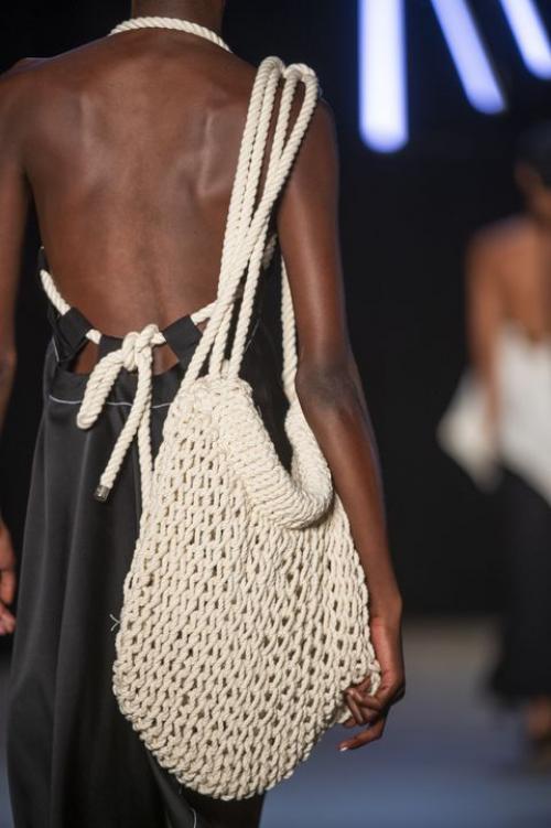 Какие текстуры ткани были популярны в одежде зимы 2025. Модные весенне-летние ткани 2025