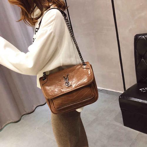 Какие сумки осени и зимы 2025 можно считать инвестиционными. Самые модные модели сумок сезона осень 2025 / зима 2025 - фото