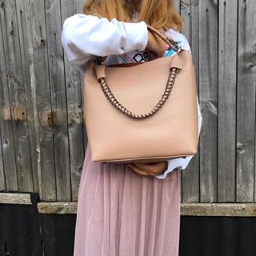 Какие сумки осени и зимы 2025 можно считать инвестиционными. Самые модные модели сумок сезона осень 2025 / зима 2025 - фото