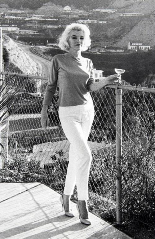 Повторяем макияж Мэрилин Монро. 8 секретов визажиста Мэрилин Монро, которые превратили обычную девушку в икону стиля 01