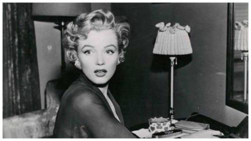 Повторяем макияж Мэрилин Монро. 8 секретов визажиста Мэрилин Монро, которые превратили обычную девушку в икону стиля 23