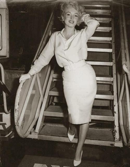 Повторяем макияж Мэрилин Монро. 8 секретов визажиста Мэрилин Монро, которые превратили обычную девушку в икону стиля 08