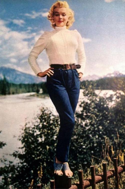 Повторяем макияж Мэрилин Монро. 8 секретов визажиста Мэрилин Монро, которые превратили обычную девушку в икону стиля 03