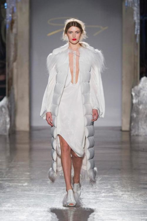 Какие аксессуары дополняют модную верхнюю одежду в сезоне 2025-20. Модная верхняя одежда зимой 2025: пуховик