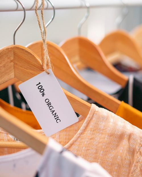 В чем преимущества инвестирования в вещи медленной моды для осени и зимы. Живя в быстро меняющемся мире, шоппинг — это еще одна вещь, которую мы делаем на скорости. Мы все виноваты в том, что делаем импульсивные покупки для своего гардероба, но от этой привычки можно избавиться. Поговорим о медленной моде.