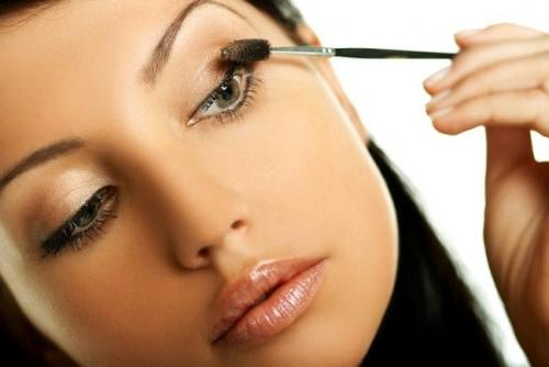 Как красить ресницы с пудрой. Чтобы ресницы смотрелись гуще! Хитрости визажистов.