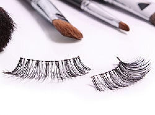 Как наклеить ресницы самой себе. Как выбрать и приклеить накладные ресницы