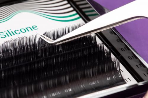 Причины выпадения нарощенных ресниц и уход за ними. Почему осыпаются наращённые ресницы?