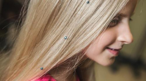 Мастер-класс по клеиванию стразов на волосы: проверенные методы и советы 14