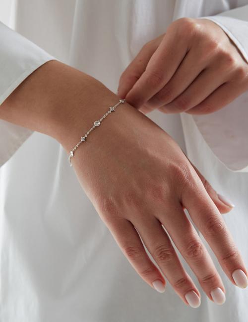 Как выбрать подходящие стразы для своего цвета и типа волос. Цвет и форма украшения в зависимости от типа внешности и одежды