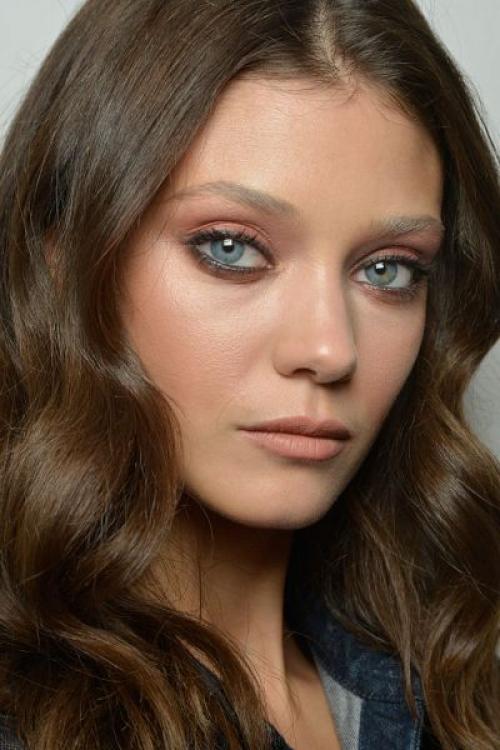 Как наносить румяна на круглое лицо. Круглое лицо: как наносить румяна?