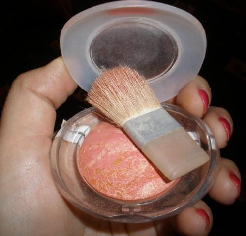 Как правильно наносить румяна на квадратное лицо. Как правильно выбрать инструменты