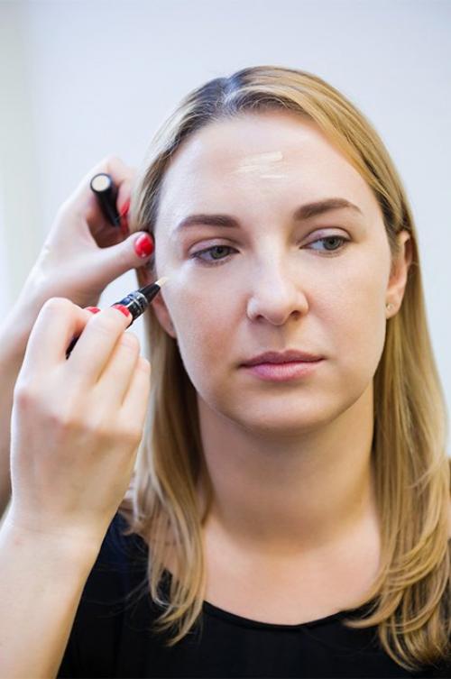 Как правильно наносить макияж для овального лица. Как правильно наносить макияж на лицо? 38 Как правильно наносить макияж для овального лица. Как правильно наносить макияж на лицо? 38