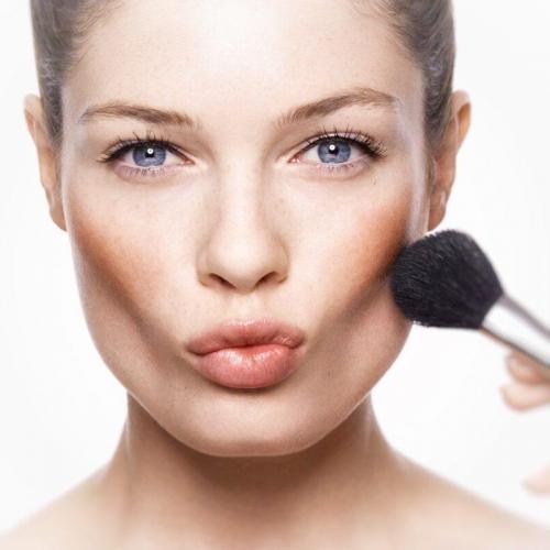 Как наносить румяна по форме лица. Куда и как правильно нанести румяна по форме лица 04 Как наносить румяна по форме лица. Куда и как правильно нанести румяна по форме лица 04