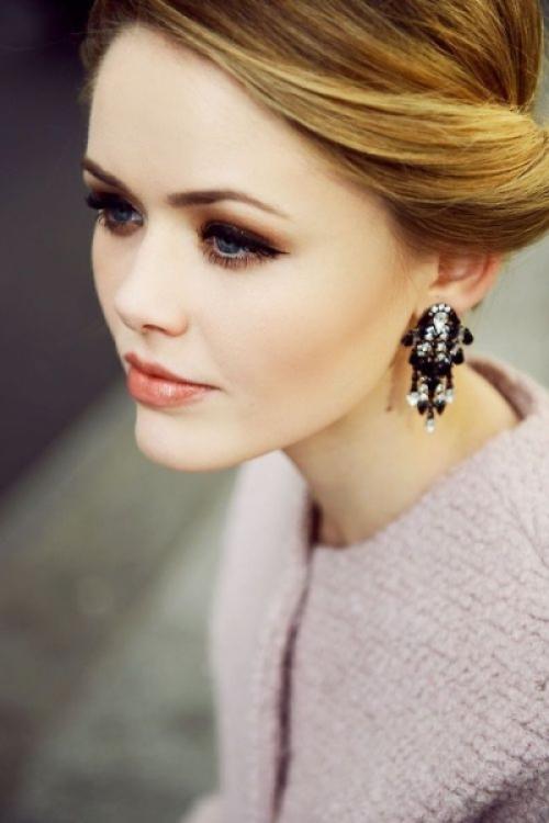 Как наносить румяна на круглое и овальное лицо. Особенность формы лица 10 Как наносить румяна на круглое и овальное лицо. Особенность формы лица 10