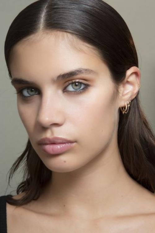 Помада для шатенок с зелеными глазами. Какая помада подойдет брюнетке с зелеными глазами?