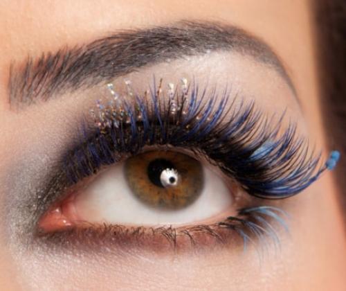 Как создать эффект нежной гусиной перьевки с помощью стразов на ресницы. Декорирование ресниц: создание праздничного образа