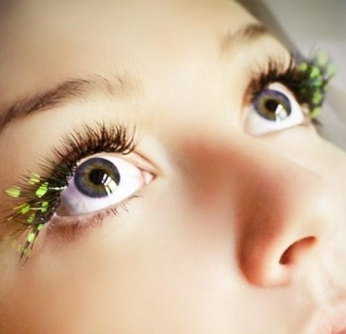 Как создать эффект нежной гусиной перьевки с помощью стразов на ресницы. Декорирование ресниц: создание праздничного образа
