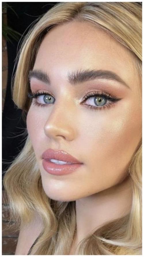 Тени для зеленых глаз. Особенности макияжа для зеленых глаз и светлых волос