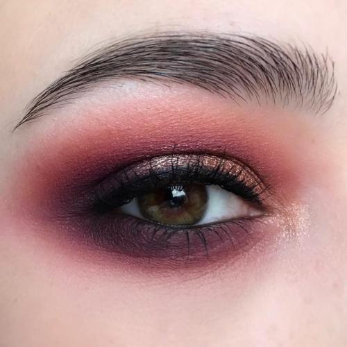 Тени для зеленых глаз и темных волос. Красивый дневной макияж для зеленых глаз