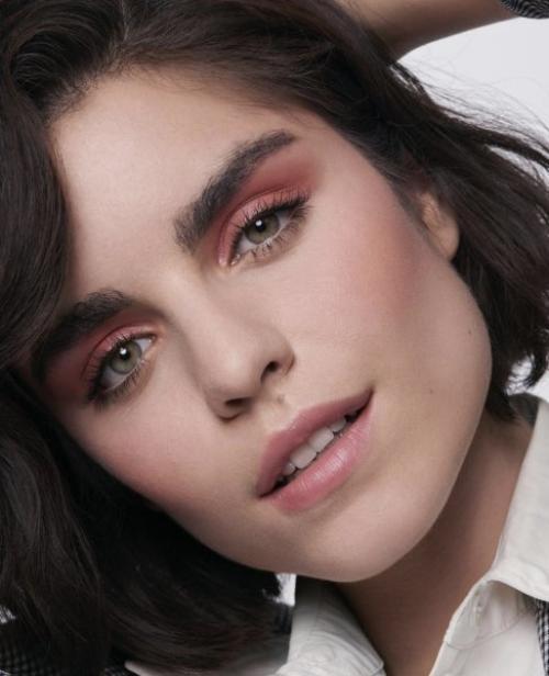 Легкий летний макияж для зеленых глаз. Зеленый свет: как сделать летний макияж для зеленых глаз?