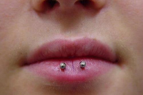 Прокол губы лабрет. Как делается пирсинг лабрет?