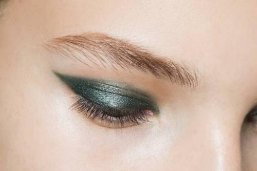 Какие популярные техники нанесения теней существуют. Советы и техники: как правильно наносить тени на глаза