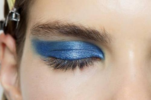 Какие популярные техники нанесения теней существуют. Советы и техники: как правильно наносить тени на глаза