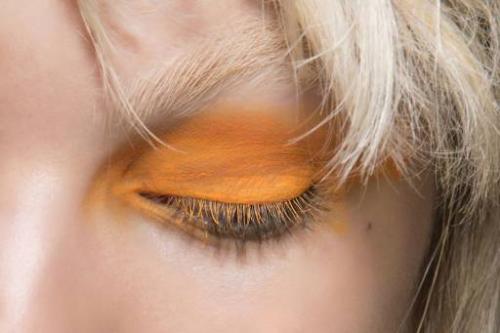 Какие популярные техники нанесения теней существуют. Советы и техники: как правильно наносить тени на глаза