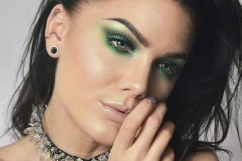 Макияж для зеленых глаз пошагово. Макияж для зеленых глаз: пошаговые уроки (60 фото)