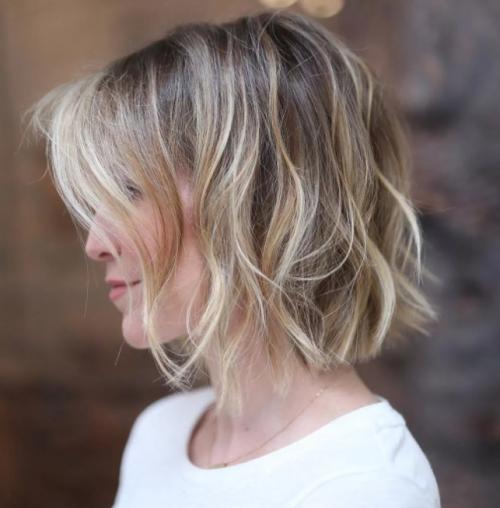 Мелирование каре на светлые волосы. Мелирование на удлиненное каре – фото до и после, популярные виды и техники 22 Мелирование каре на светлые волосы. Мелирование на удлиненное каре – фото до и после, популярные виды и техники 22