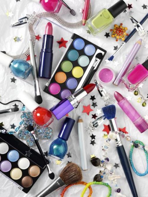 Какие продукты используются для создания новогоднего макияжа. 6 средств для новогоднего макияжа