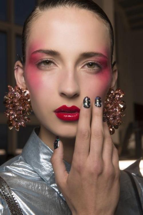 Как подобрать румяна под цвет кожи. Румяна для лица: как подобрать цвет?