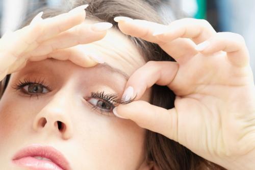 Безболезненный способ приклеить накладные ресницы: 3 простых шага 02 Безболезненный способ приклеить накладные ресницы: 3 простых шага 02