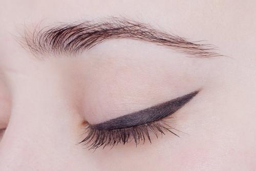 8 хитростей визажистов, чтобы подводка не отпечатывалась на веке. Метод 1 Метод 1 из 5: Подготавливаем глаза 11 8 хитростей визажистов, чтобы подводка не отпечатывалась на веке. Метод 1 Метод 1 из 5: Подготавливаем глаза 11